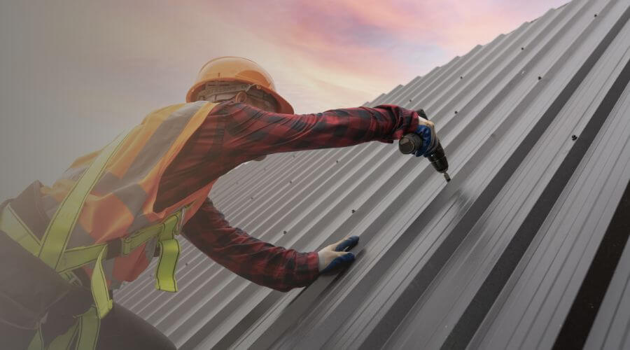 Professional gutter cleaning in Huddy, KY
